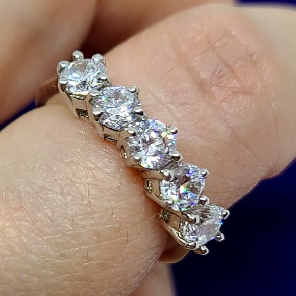BRAND NEW - Synthetic Cultured Diamond Ring - Picture 1 of 4